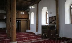 Isparta'da 8 asırlık Afşar Cami zamana direniyor