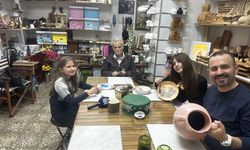 Isparta'da üç kuşaktır atık ahşap sanata dönüşüyor