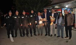 Mersin'de kavga anonsuna gelen polislere sürpriz kutlama yapıldı