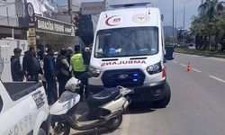 Mersin'de motosikletin yayaya çarptığı kazada 2 kişi yaralandı