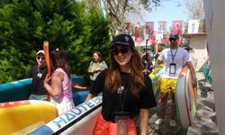 Seyhan Nehri'nde 'Su Korteji' renkli görüntülere sahne oldu