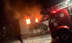 Yanan evde dumandan etkilenen iki çocuk hastaneye kaldırıldı