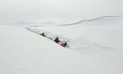 Ağrı'da ekipler nisan ortasında yoğun karla mücadele çalışması yürütüyor