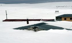 Ardahan'da yayla evleri kar altında kaldı