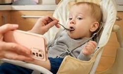 Ekran Karşısında Yemek Yeme Çocuklarda Gizli Bir Risk Oluşturuyor