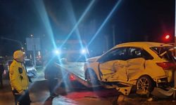 İki Otomobil Çarpıştı: 2’si Ağır 4 Yaralı