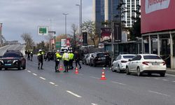 İstanbul'da polislerle silahlı çatışmaya giren 3 terörist etkisiz hale getirildi