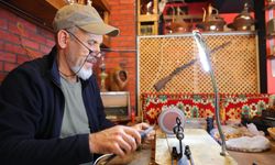 Kendi Torna Makinesiyle Ahşap ve Deriye Hayat Veriyor