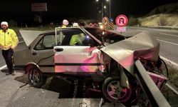 Kütahya'da bariyere çarpan otomobilin sürücüsü ağır yaralandı