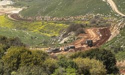 İşgalci İsrail, Lübnan'ın güneyinde sınır hattındaki beldelerde birçok evi yıktı
