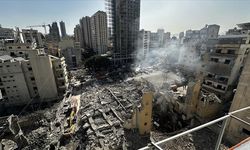 Soykırımcı İsrail'in Lübnan'ın güneyinde düzenlediği hava saldırısında 5 kişi hayatını kaybetti