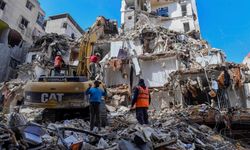 Soykırımcı İsrail'in Lübnan'ın güneyinde sürdürdüğü saldırılarda 5 kişi öldü