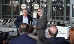 Prof. Dr. Turgut Tarhanlı onuruna armağan kitap takdim edildi