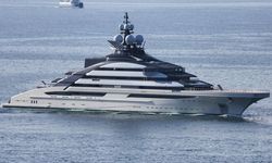 Putin'in müttefikine ait 500 milyon dolarlık süper yat, Hürmüz Boğazı'nı geçti