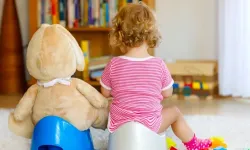 Ne zaman tuvalet eğitimine başlanmalı? Çocuğunuz doğru zaman hakkında size mesaj veriyor!
