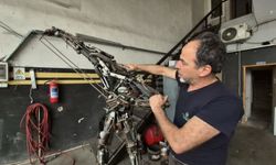 850 parça hurdayı birleştirdi, 200 kiloluk metal figür yaptı