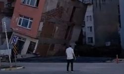 Temel Kazısı Sırasında Çatlayan 3 Katlı Bina Saniyeler İçinde Çöktü