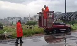 Ev Yangını: Mahsur Kalan 3 Kişiyi İtfaiye Kurtardı