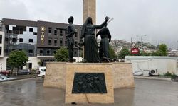 Kıbrıs Meydanı’ndaki Anıt Yeniden Ait Olduğu Yerde