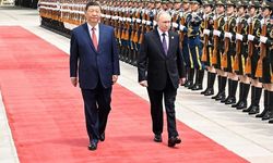 Pekin'de Gövde Gösterisi! Şi Cinping'den Trump'a Şok Gönderme: Putin'i Kırmızı Halıyla Karşıladı