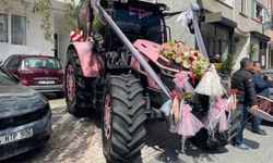 Sivas’tan İstanbul’a getirdiği pembe traktörle gelin almaya gitti