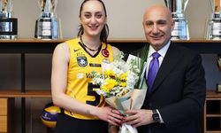 VakıfBank’tan Duygusal Veda! Efsane İsim Ayça Aykaç ile Yollar Ayrıldı