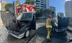 Park Halindeki Otomobil Alev Aldı