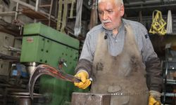 70 Yıllık Demirci Ustası Yetiştirdiği Çıraklarla Mesleğini Geleceğe Taşıyor