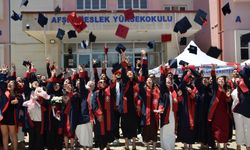 Afşin MYO’da Mezuniyet Coşkusu Yaşandı: 30. Dönem Mezunları Kep Attı