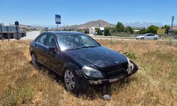 Afşin’de Kontrolden Çıkan Otomobil Refüje Çıktı: 1 Yaralı