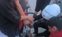 Ayağı Bisiklete Sıkışan Çocuğun Yardımına Yunus Polisleri Yetişti