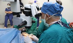 Türk göz doktorlarının canlı cerrahi deneyimi dünyaya ulaştı