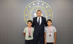 Dereceyle Dönen Bisikletçilerden İl Müdürü Özdemir’e Ziyaret