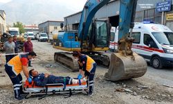 İş Makinesi İşçinin Ayağının Üzerinden Geçti