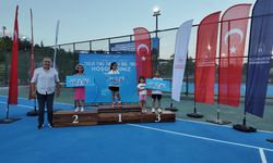15 Temmuz Spor Vadisi’nde Ödüllü Tenis Turnuvasında Şampiyonlar Belli Oldu
