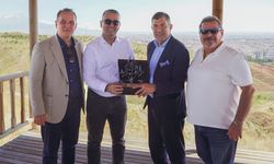 Kâmil Koç ve Mercedes-Benz Türk, Bir Asırlık Başarıyı Beraber Dikilen Fidanlar ile ölümsüzleştirdi