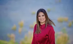 Afşinli Sanatçı Aynur Bolat’tan Yeni Eser: “Pencereden Bakan Dilber”