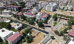 Büyükşehir’in Dulkadiroğlu Bahçelievler’de Asfalt Mesaisi Kesintisiz Sürüyor