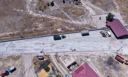 Büyükşehir, Elbistan İncecik’te Mezarlık Yolunu Kilit Parkeyle Yeniliyor