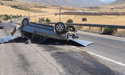 Kayalıklara Çarpan Otomobil Hurdaya Döndü: 1 Yaralı