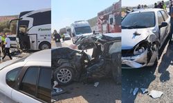 Kontrolden Çıkan Otomobil, Yolcu Otobüsü ile Otomobile Çarptı: 2'si Ağır 4 Yaralı