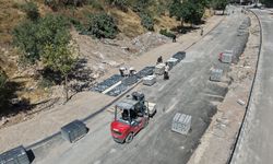 Nursultan Nazarbayev Bulvarı’nda Dönüşüm Yürüyüş Yolu İmalatıyla Sürüyor