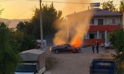 Seyir Halindeki Otomobil Alev Alev Yandı