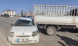 Zincirleme Trafik Kazasında 4 Araç Hasar Gördü, 1 Kişi Yaralandı