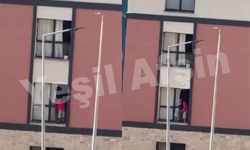 Afşin’de Balkonda Yürekleri Ağza Getiren Anlar Kamerada