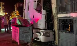Afşin’de TIR Evin Duvarına Çarptı!