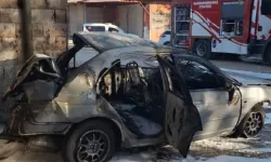 Otomobil Alevlere Teslim Oldu