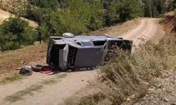Otomobil Üst Yoldan Alt Yola Uçtu: 2 Yaralı