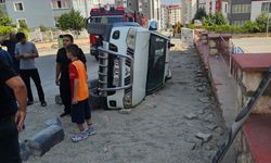 Kaldırıma Çarpan Pick-Up Takla Attı: 2 Yaralı