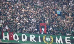 Kocaelispor-Amedspor maçında tribünler geceye damga vurdu! Görüntüler gündem oldu